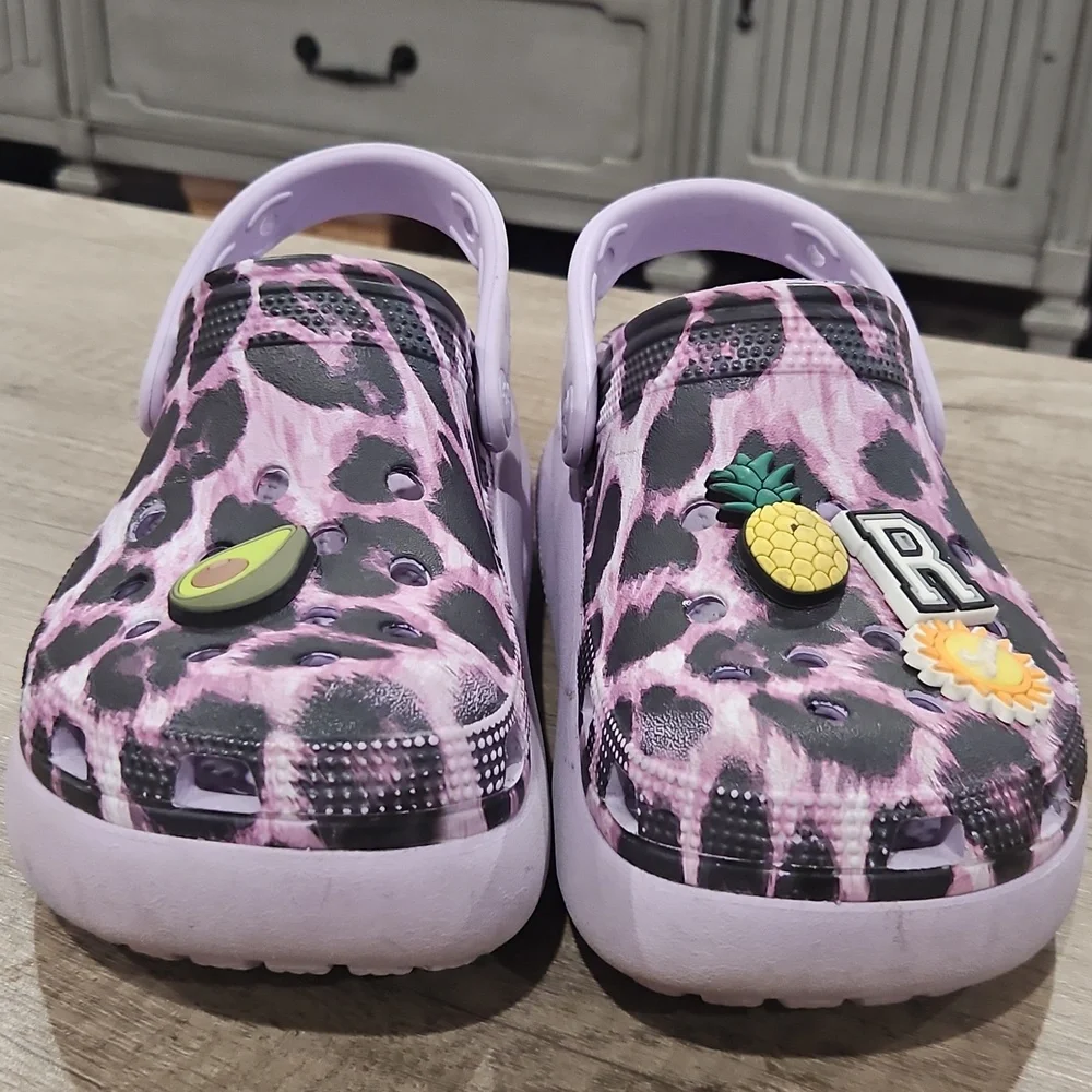 CROCS Kids Platform Clogs in Pink Purple Leopard Print